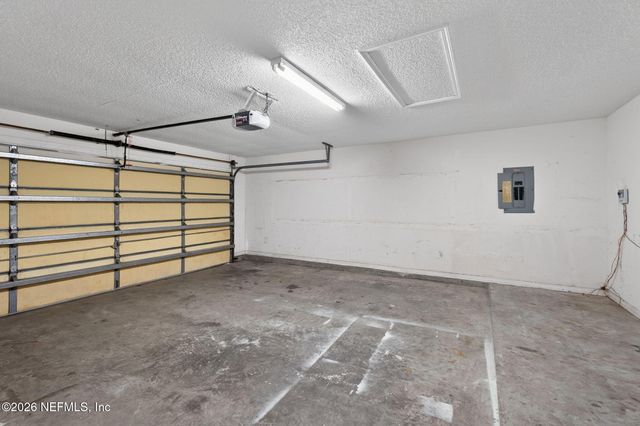 8220 ABBEYFIELD Drive, Jacksonville, FL 32277