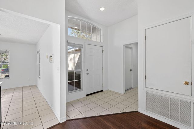 8220 ABBEYFIELD Drive, Jacksonville, FL 32277