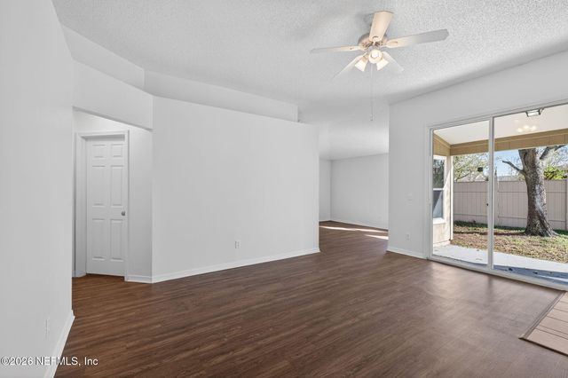 8220 ABBEYFIELD Drive, Jacksonville, FL 32277