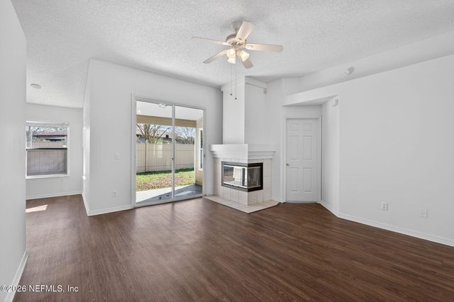 8220 ABBEYFIELD Drive, Jacksonville, FL 32277