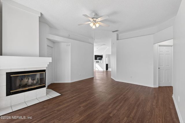 8220 ABBEYFIELD Drive, Jacksonville, FL 32277