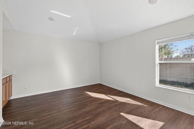 8220 ABBEYFIELD Drive, Jacksonville, FL 32277