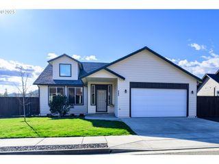 240 Wil Way, Winston, OR 97496