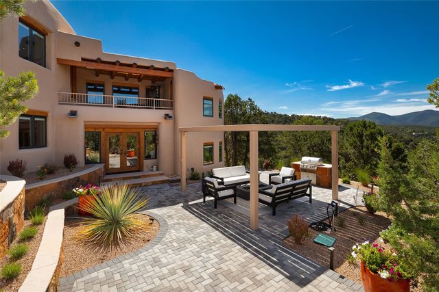 1233 N Summit Drive, Santa Fe, NM 87501
