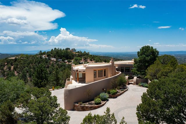 1233 N Summit Drive, Santa Fe, NM 87501