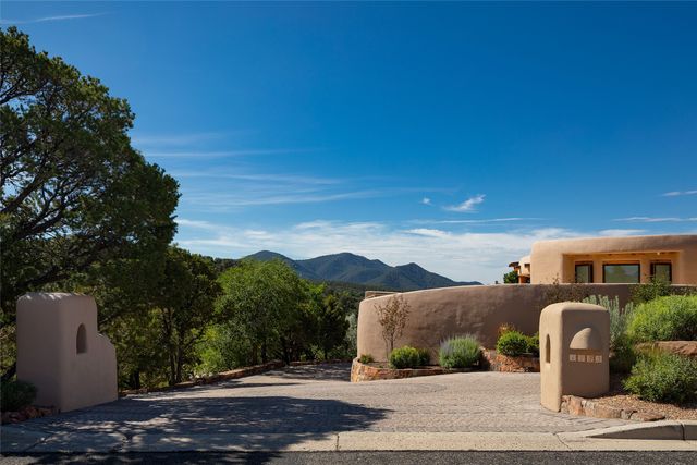 1233 N Summit Drive, Santa Fe, NM 87501