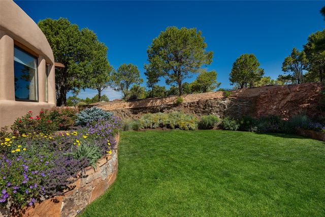 1233 N Summit Drive, Santa Fe, NM 87501