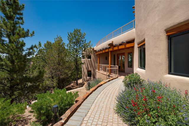 1233 N Summit Drive, Santa Fe, NM 87501