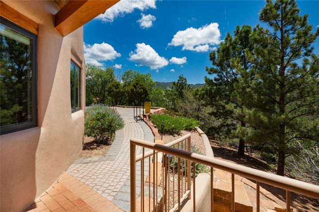 1233 N Summit Drive, Santa Fe, NM 87501
