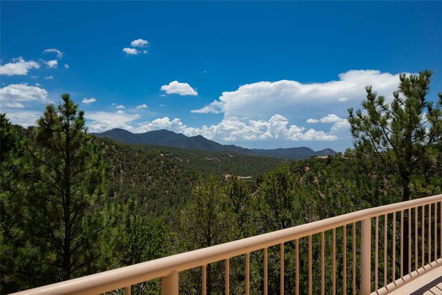 1233 N Summit Drive, Santa Fe, NM 87501