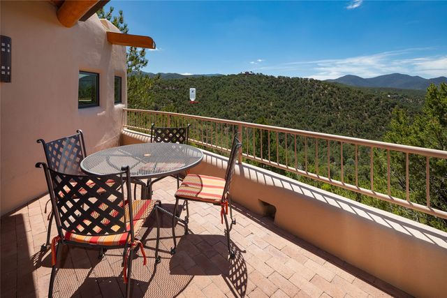 1233 N Summit Drive, Santa Fe, NM 87501