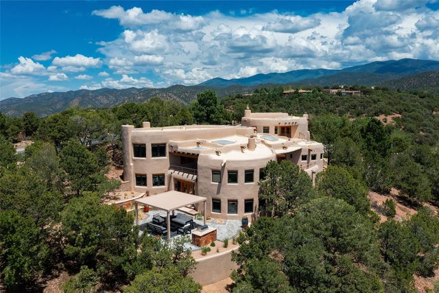 1233 N Summit Drive, Santa Fe, NM 87501