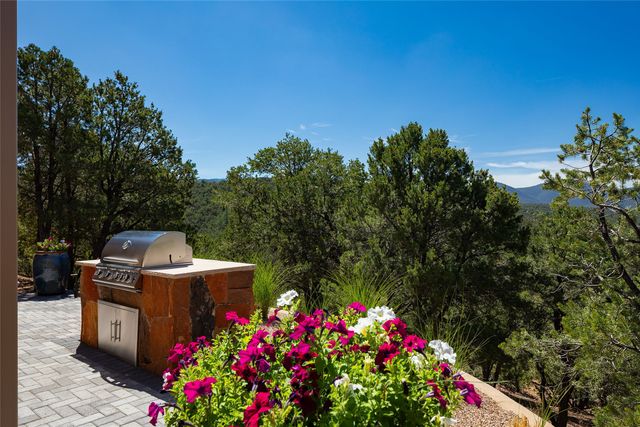 1233 N Summit Drive, Santa Fe, NM 87501