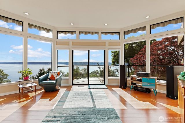 1919 SW Cove Point Road, Burien, WA 98146