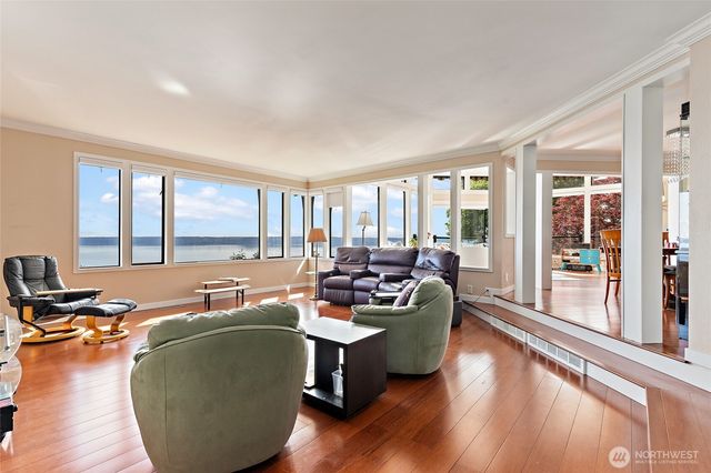 1919 SW Cove Point Road, Burien, WA 98146