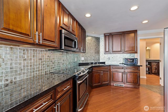 1919 SW Cove Point Road, Burien, WA 98146