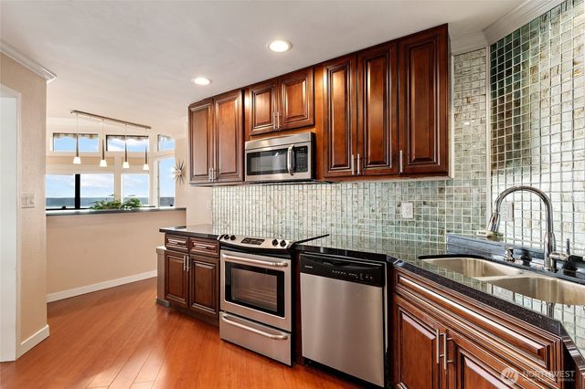 1919 SW Cove Point Road, Burien, WA 98146