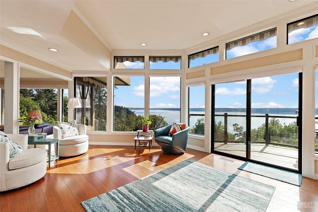 1919 SW Cove Point Road, Burien, WA 98146