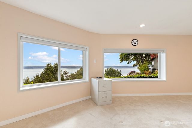 1919 SW Cove Point Road, Burien, WA 98146