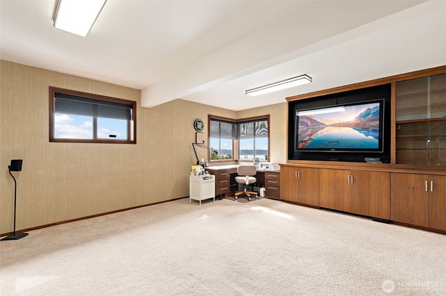 1919 SW Cove Point Road, Burien, WA 98146
