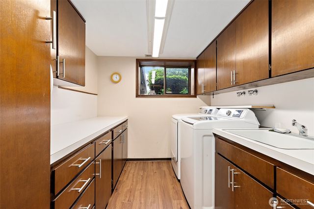 1919 SW Cove Point Road, Burien, WA 98146