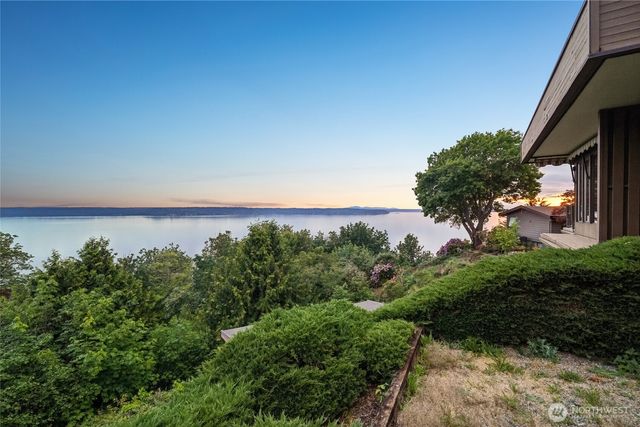 1919 SW Cove Point Road, Burien, WA 98146