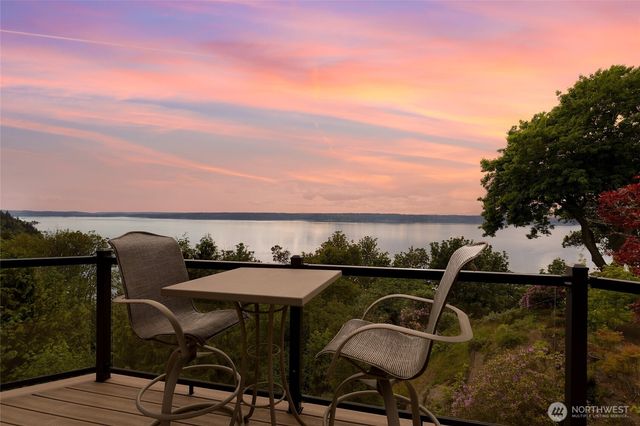1919 SW Cove Point Road, Burien, WA 98146