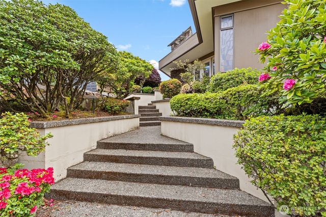 1919 SW Cove Point Road, Burien, WA 98146