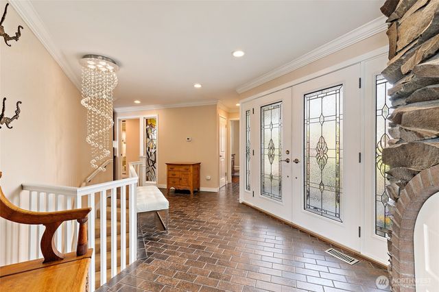 1919 SW Cove Point Road, Burien, WA 98146