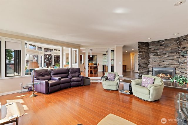 1919 SW Cove Point Road, Burien, WA 98146