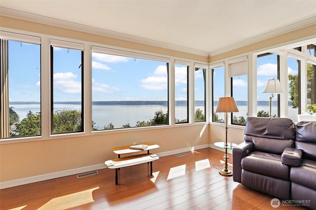 1919 SW Cove Point Road, Burien, WA 98146