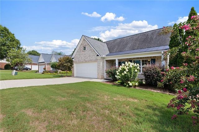 112 Clubhouse Drive, Jefferson, GA 30549