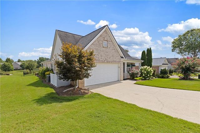 112 Clubhouse Drive, Jefferson, GA 30549