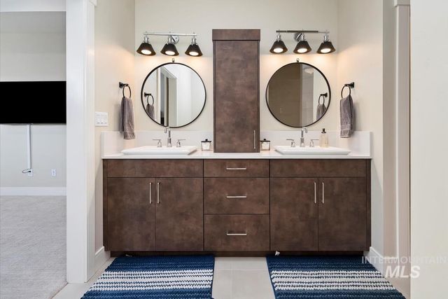 1199 W Ultar Dr, Nampa, ID 83686