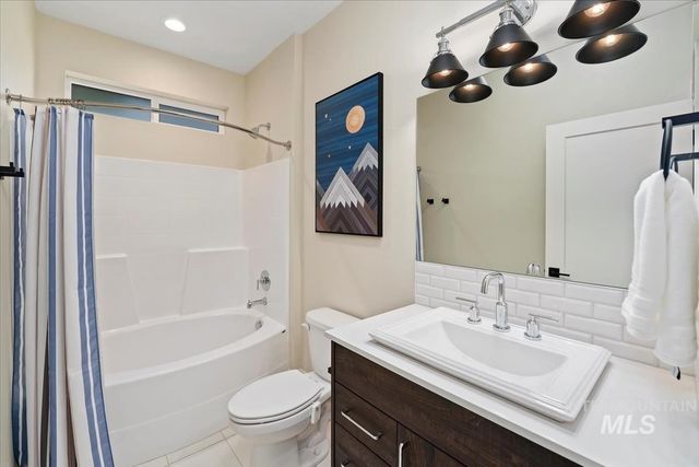 1199 W Ultar Dr, Nampa, ID 83686