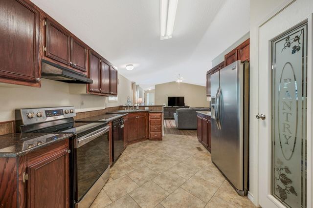 412 Leaning Oak Lane, Somerville, TX 77879