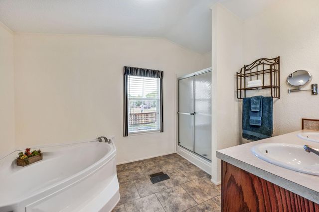 412 Leaning Oak Lane, Somerville, TX 77879