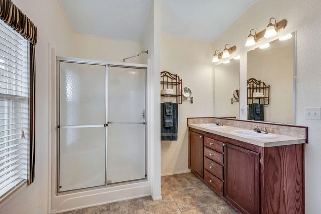 412 Leaning Oak Lane, Somerville, TX 77879