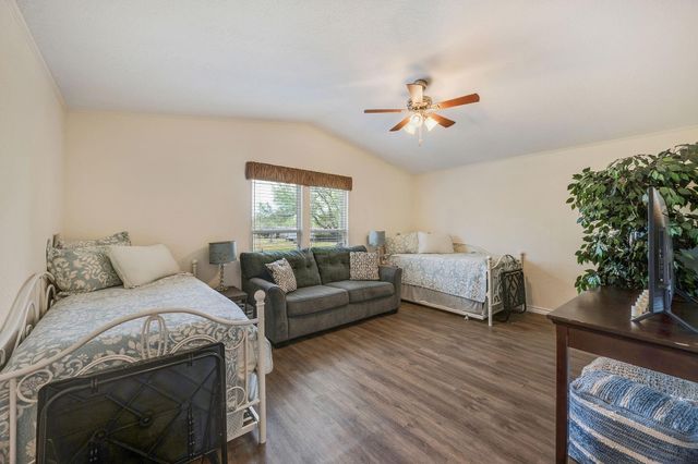 412 Leaning Oak Lane, Somerville, TX 77879