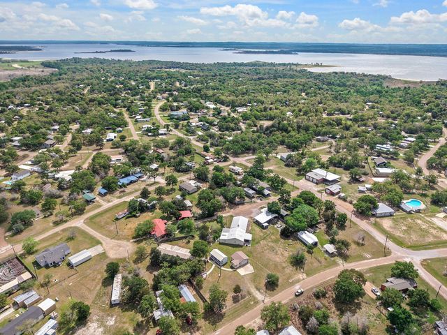 412 Leaning Oak Lane, Somerville, TX 77879