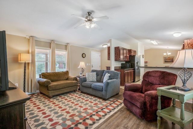 412 Leaning Oak Lane, Somerville, TX 77879