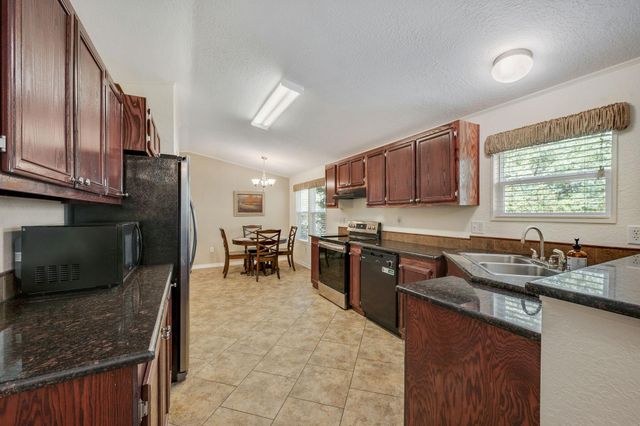 412 Leaning Oak Lane, Somerville, TX 77879