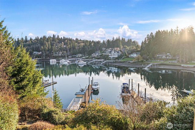283 Shorewood Ct, Fox Island, WA 98333