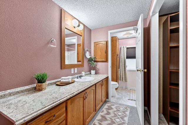 208 S Neyland Rd, Liberty Lake, WA 99019