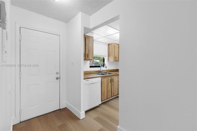 6061 Shakerwood Cir 206, Tamarac, FL 33319