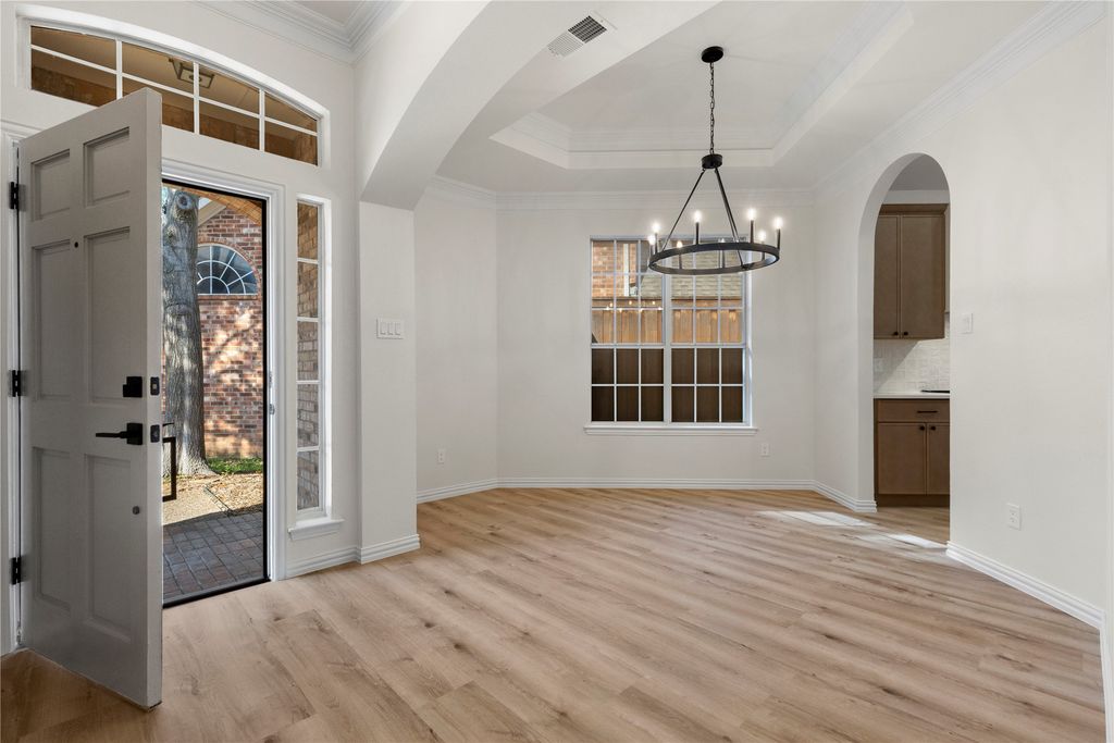14628 Flanders Court, Addison, TX 75001 — photo 2