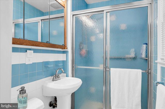 11 ARONIMINK DR, Newark, DE 19711