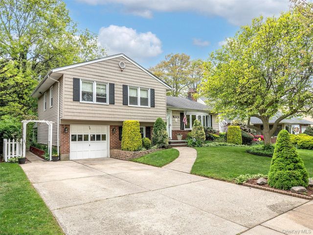 38 Pell Terrace, Garden City, NY 11530
