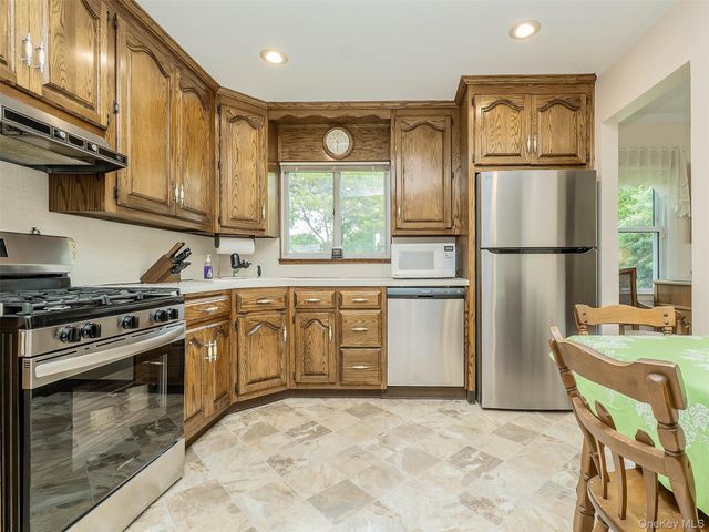 38 Pell Terrace, Garden City, NY 11530