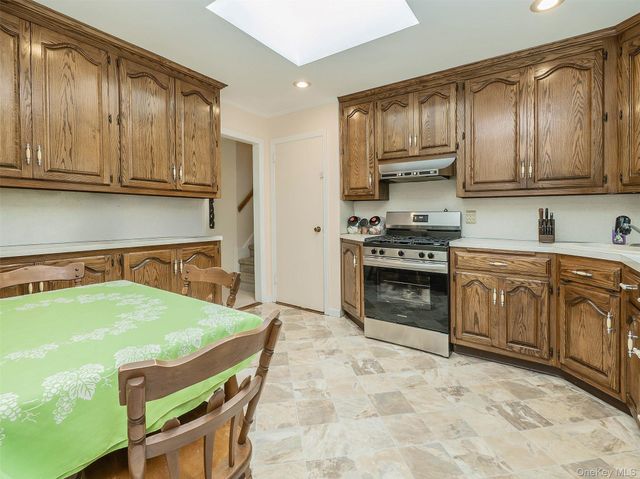 38 Pell Terrace, Garden City, NY 11530